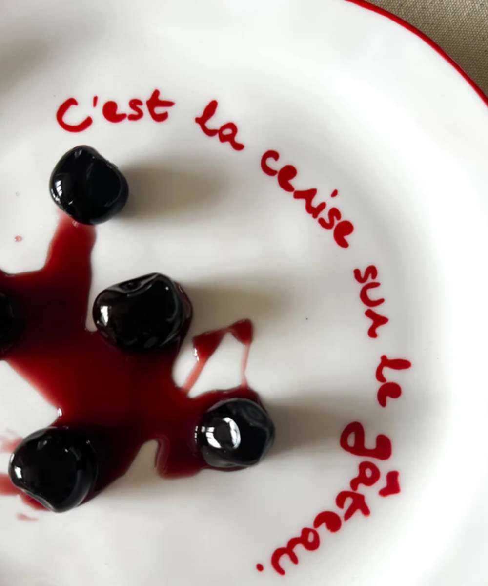 MÆGEN Statement Plate - C'est la cerise sur le gateau