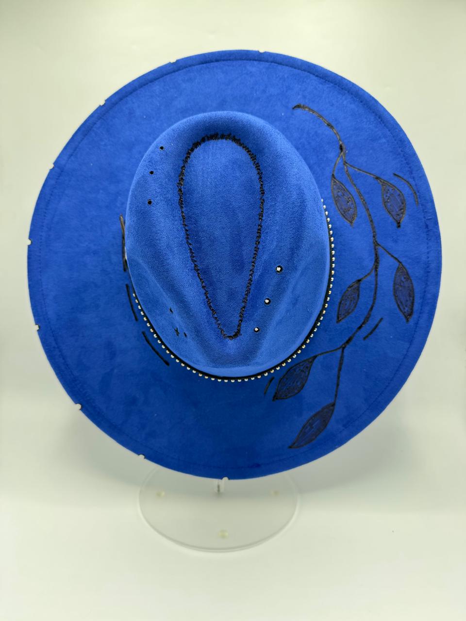 Royal blue wide bring with carvings