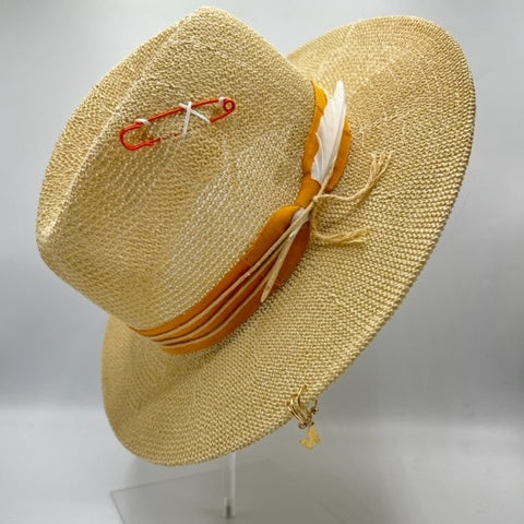 Unisex beige straw hat with feathers