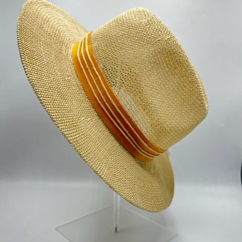 Unisex beige straw hat with feathers