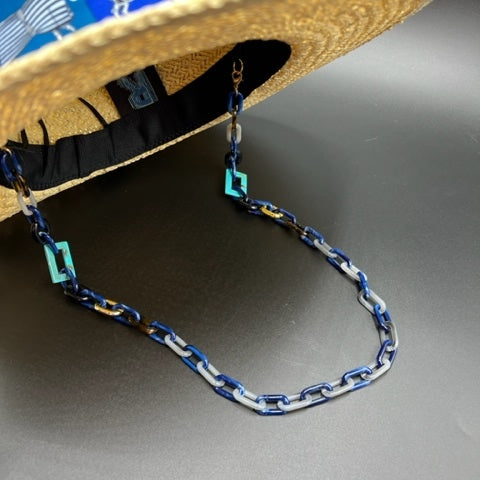 Beige paper straw with blue details