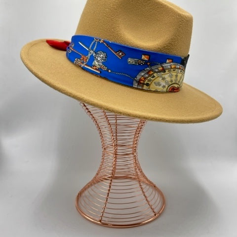 Cappuccino color fedora with key accessory