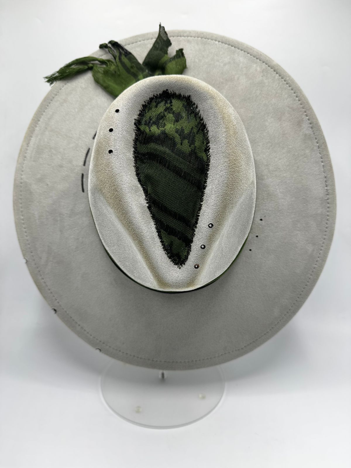 Wide brim grey suede fedora with green