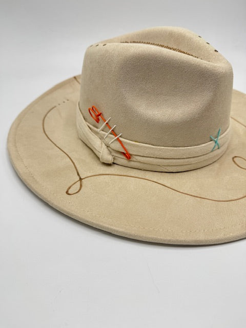 Wide brim off white fedora with carvings and turquoises details