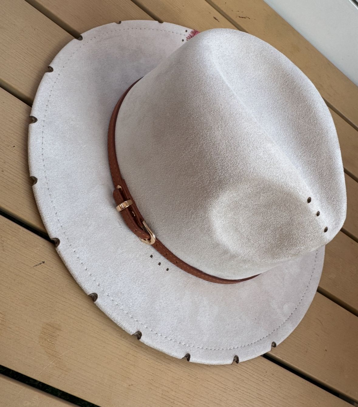 Beige suede fedora with Arabic influence
