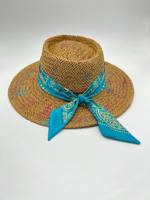 Straw summer hat with turquoise and golden chain