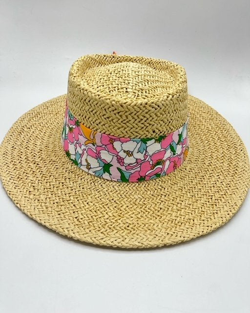 Summer paper straw hat with pink scarf and chain