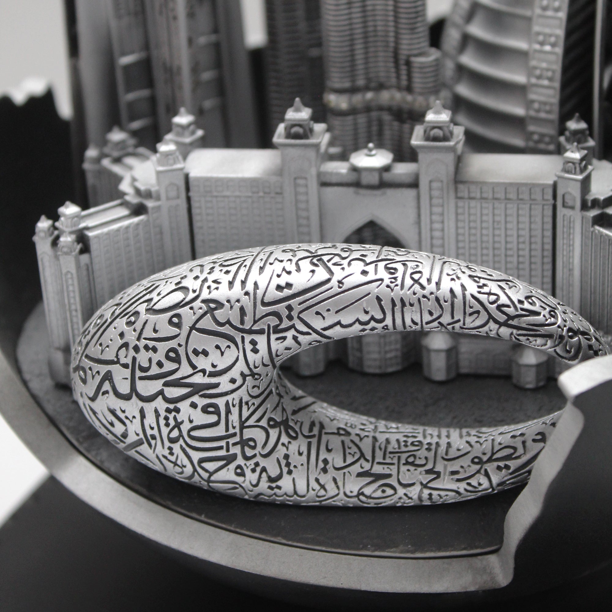 Dubai Skyline Souvenir with Iconic Landmarks with UAE Map Outline – Customizable Message Plate