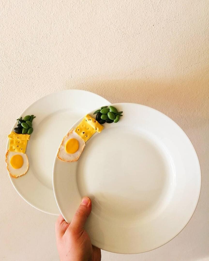 2 Decorated Breakfast Plates