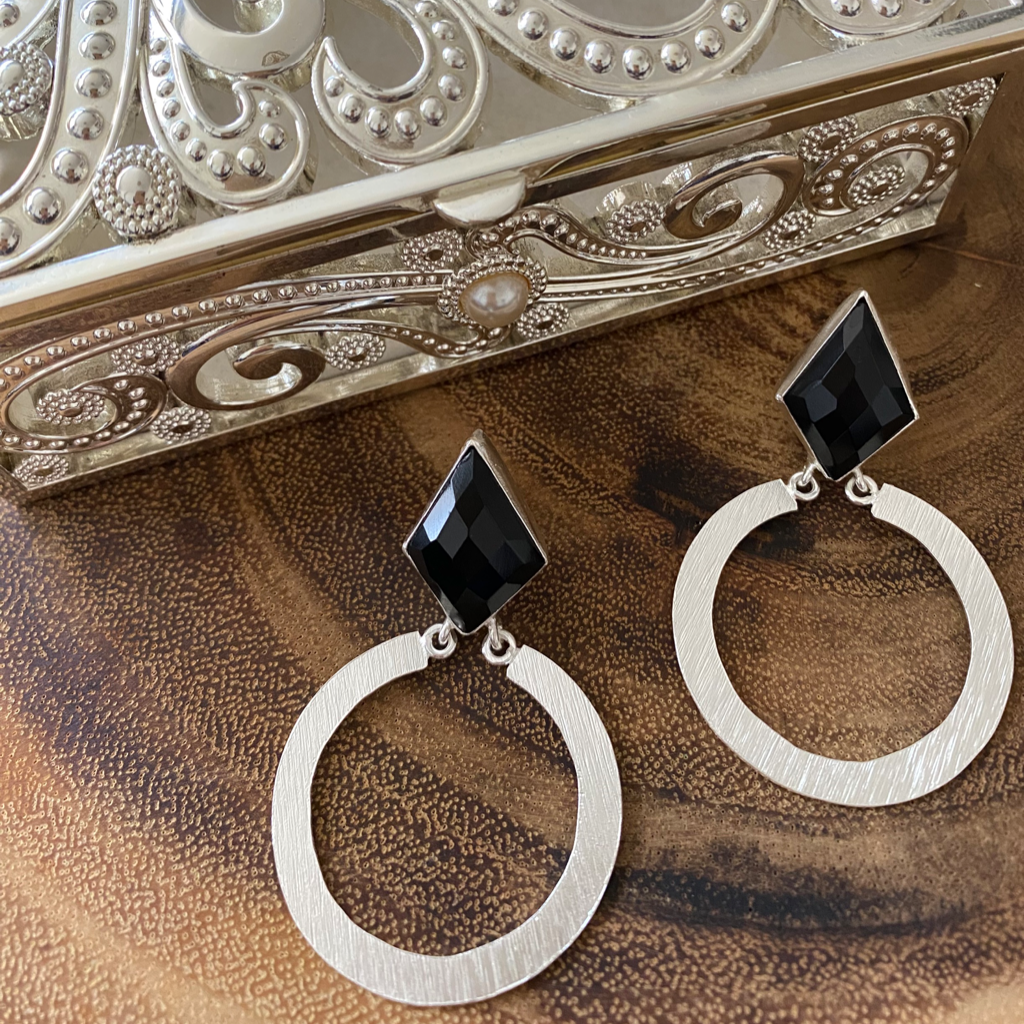 BLACK ONYX SATIN EFFECT FASHION HOOPS