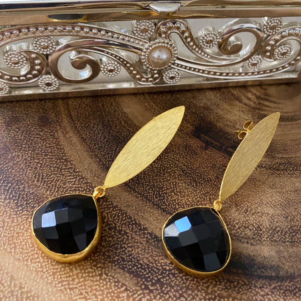 BLACK ONYX SATIN EFFECT FASHION EARRINGS