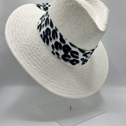 Natural white straw fedora black and white scarf