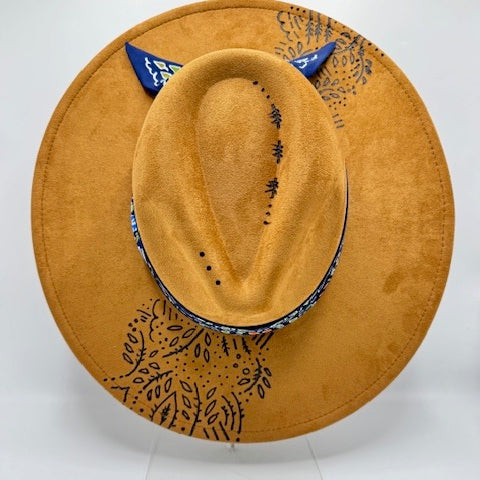 Wide brim fedora with petals carving details