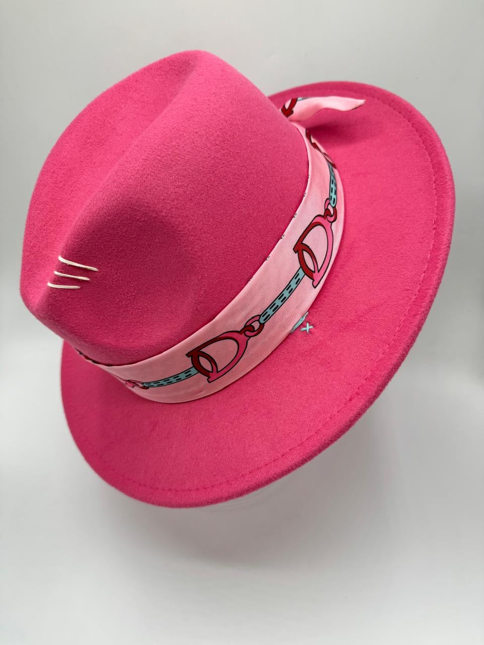 Fuchsia fedora with pink scarf