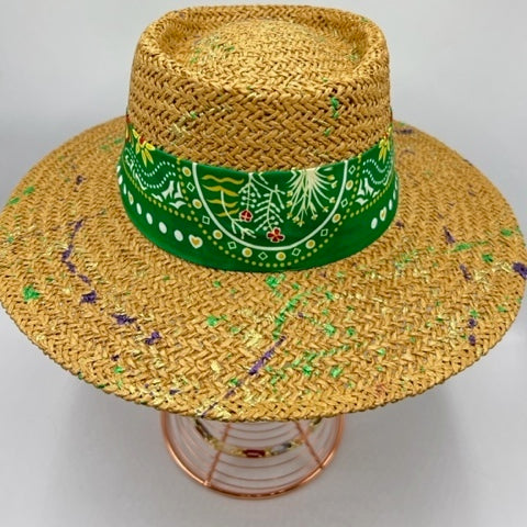 Beach paper straw hats with green details