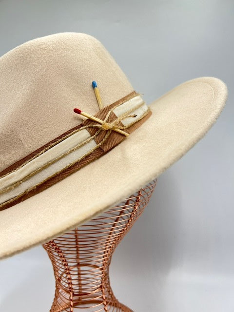 Beige fedora with blue card