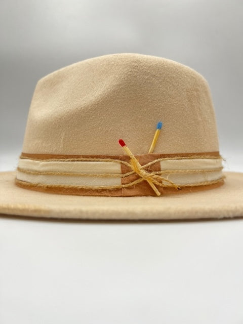 Beige fedora with blue card