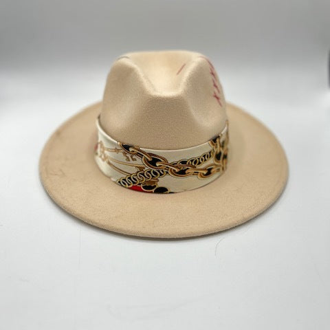 Beige fedora with red details