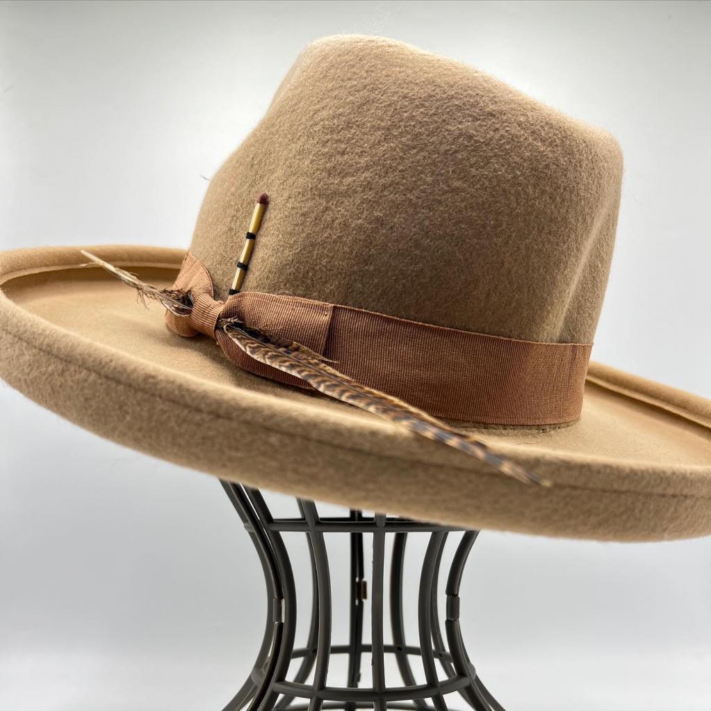 Camel brim revolve style fedora