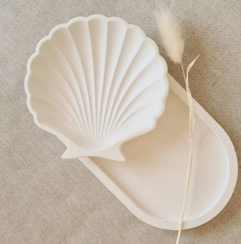 Decorative Oval Trinket Tray / Soap Dish. ( white) can be combined with Shell Tray