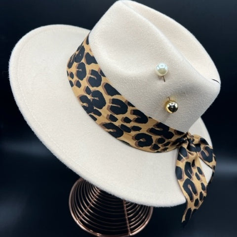 Elegant beige fedora with tiger print and pearl brooch