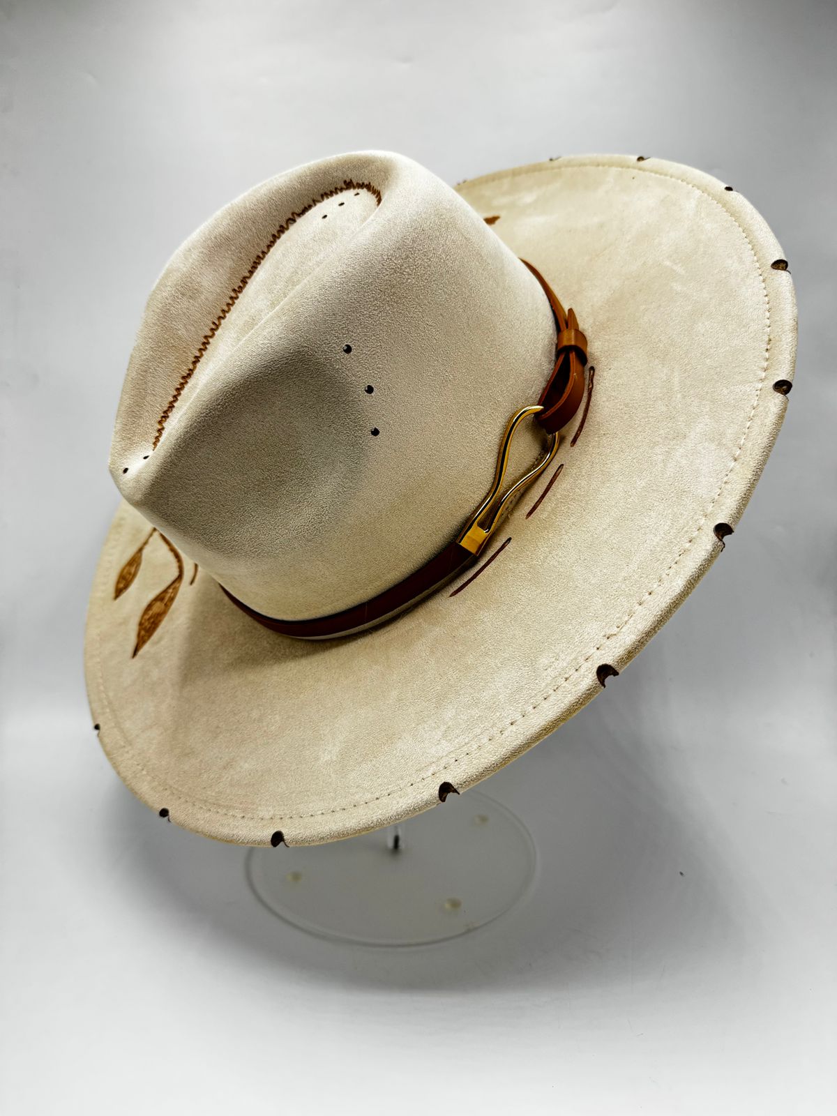 Wide brim beige fedora with  carvings