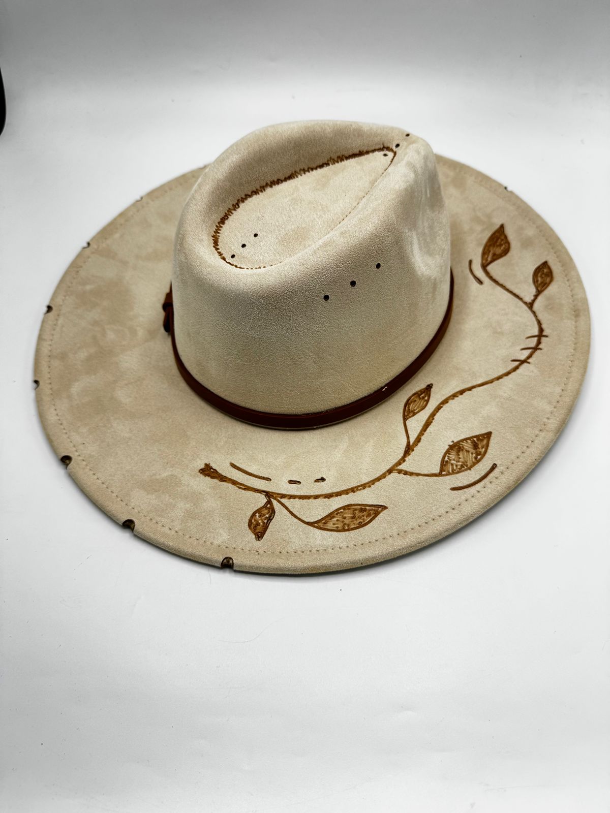 Wide brim beige fedora with  carvings