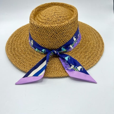 Natural straw summer hat with purple details