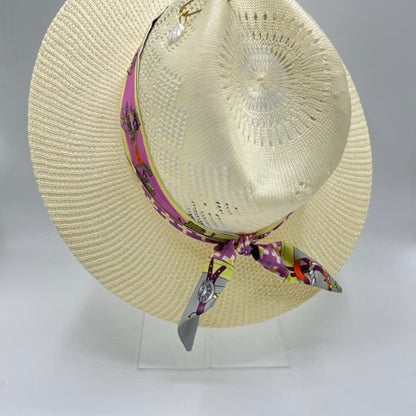 Straw hat with golden pin