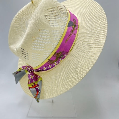 Straw hat with golden pin