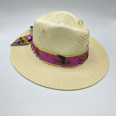 Straw hat with golden pin