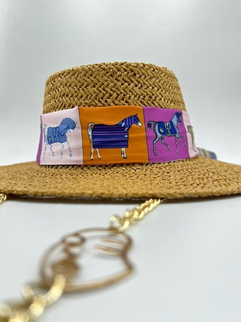 Straw hat with purple details and golden chain