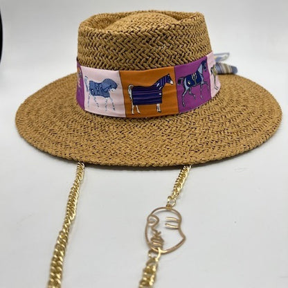 Straw hat with purple details and golden chain