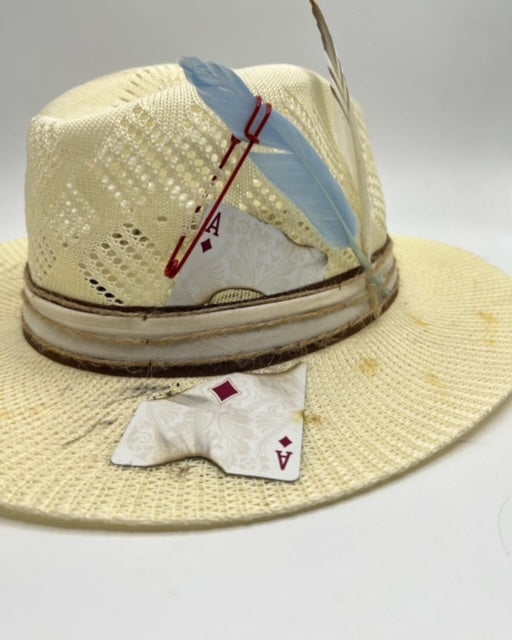 Straw summer hat with feathers