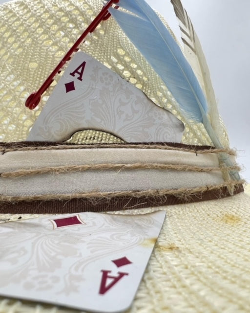 Straw summer hat with feathers