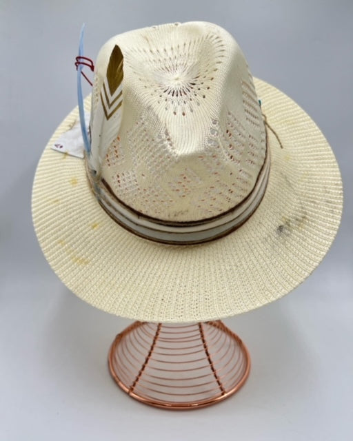 Straw summer hat with feathers