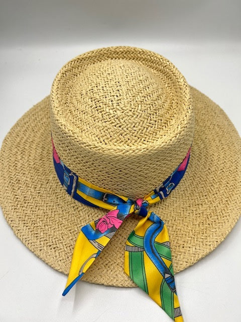 Straw summer hat with pink touches