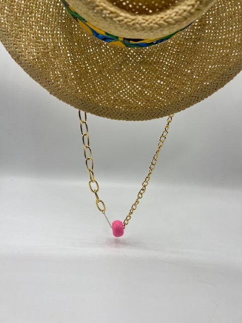 Straw summer hat with pink touches