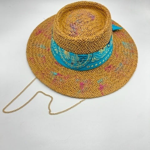 Straw summer hat with turquoise and golden chain