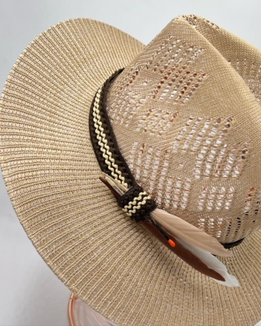 Unisex summer hat with feathers