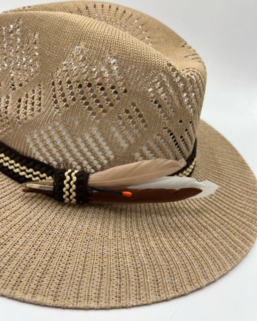 Unisex summer hat with feathers