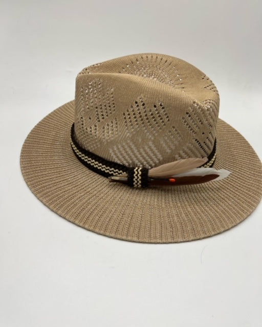 Unisex summer hat with feathers