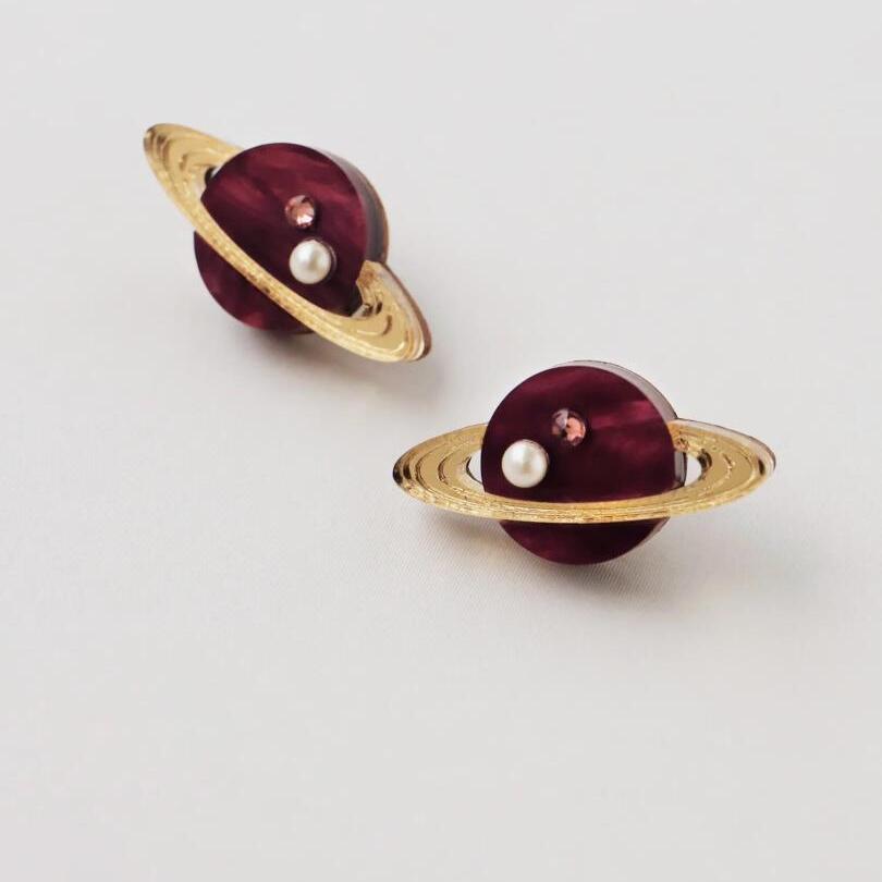 Saturn Studs