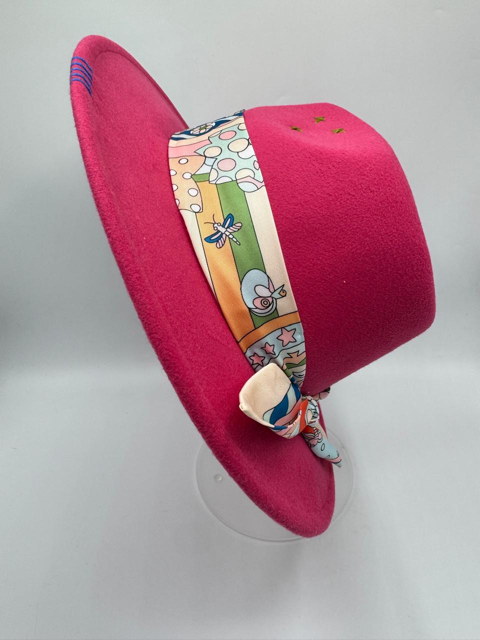 Fuchsia fedora with green and blue details