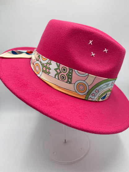 Fuchsia fedora with green and blue details