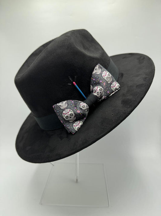 Suede fedora with skull bow