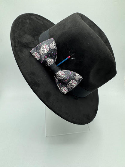 Suede fedora with skull bow