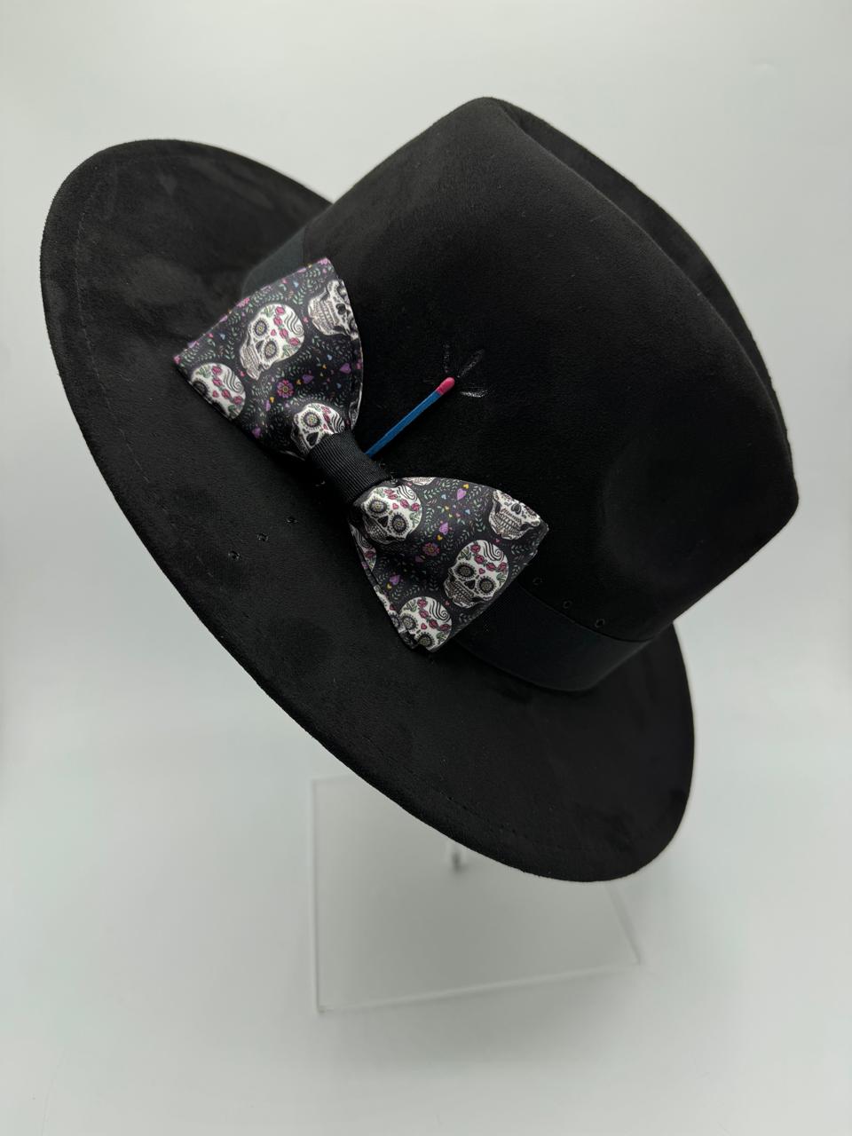 Suede fedora with skull bow