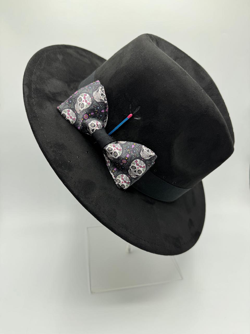 Suede fedora with skull bow