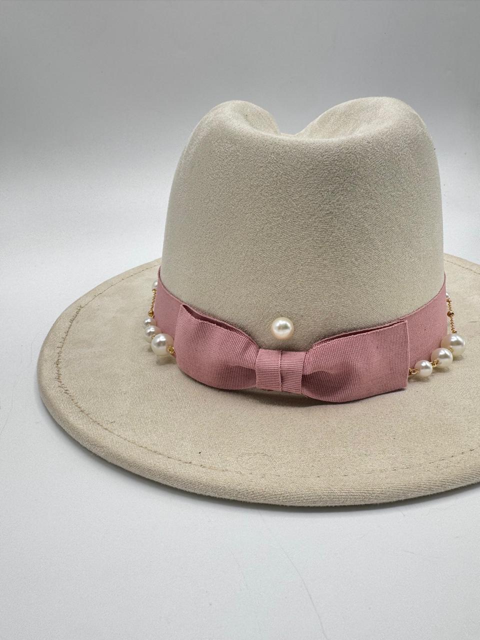 Beige suede fedora with pearls